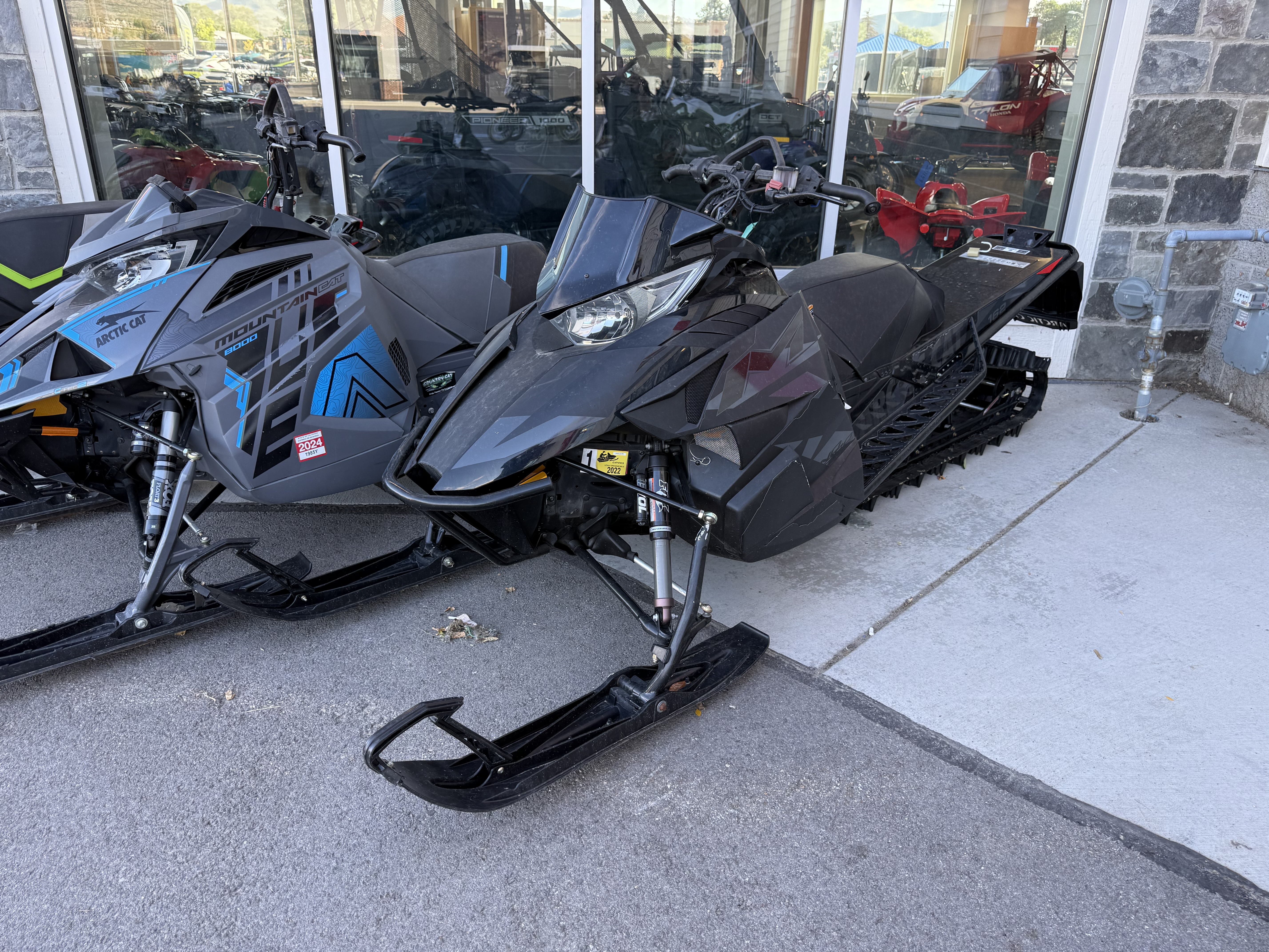 2016 ARCTIC CAT M 8000 SNOWMOBILE