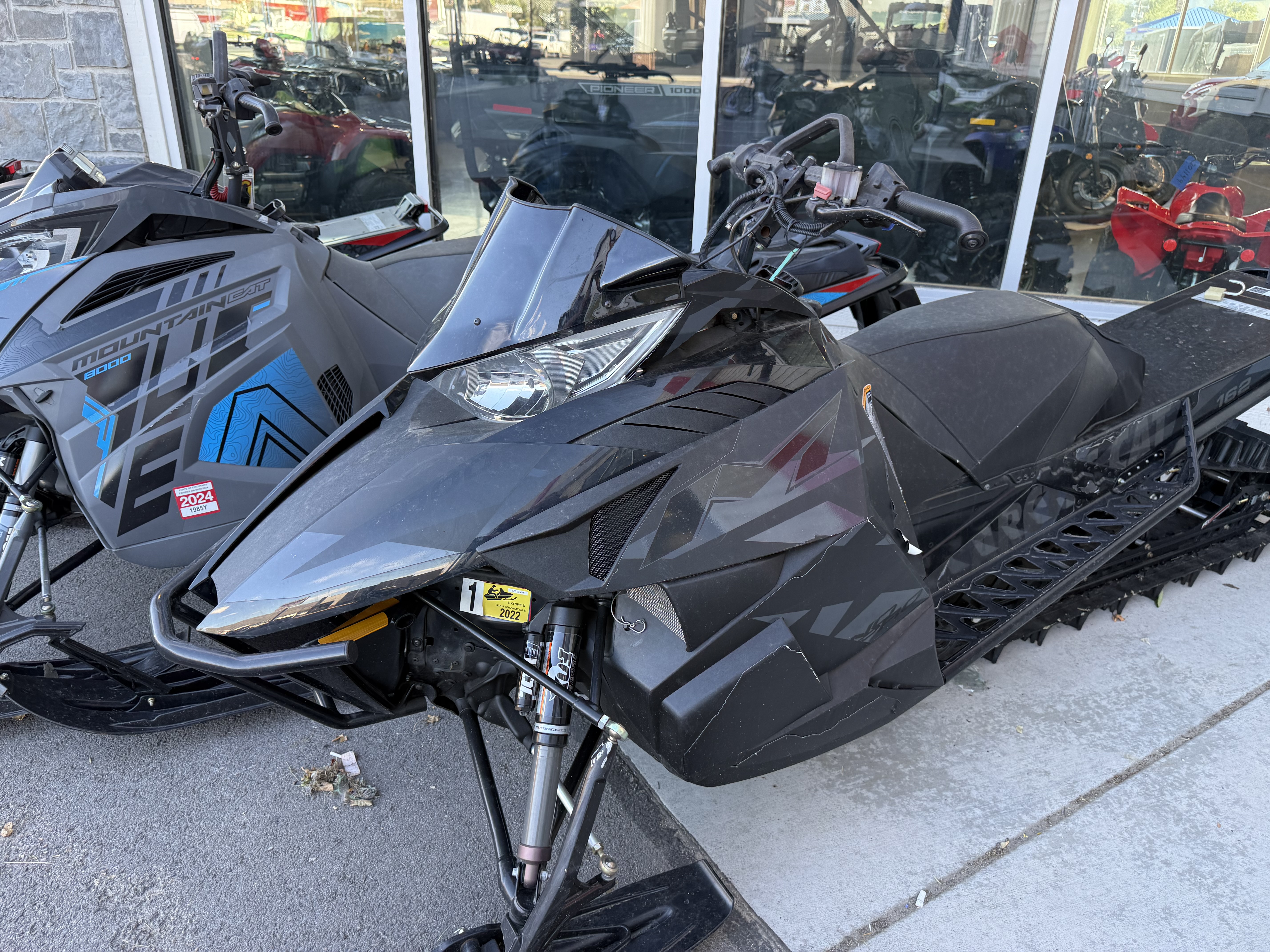 2016 ARCTIC CAT M 8000 SNOWMOBILE