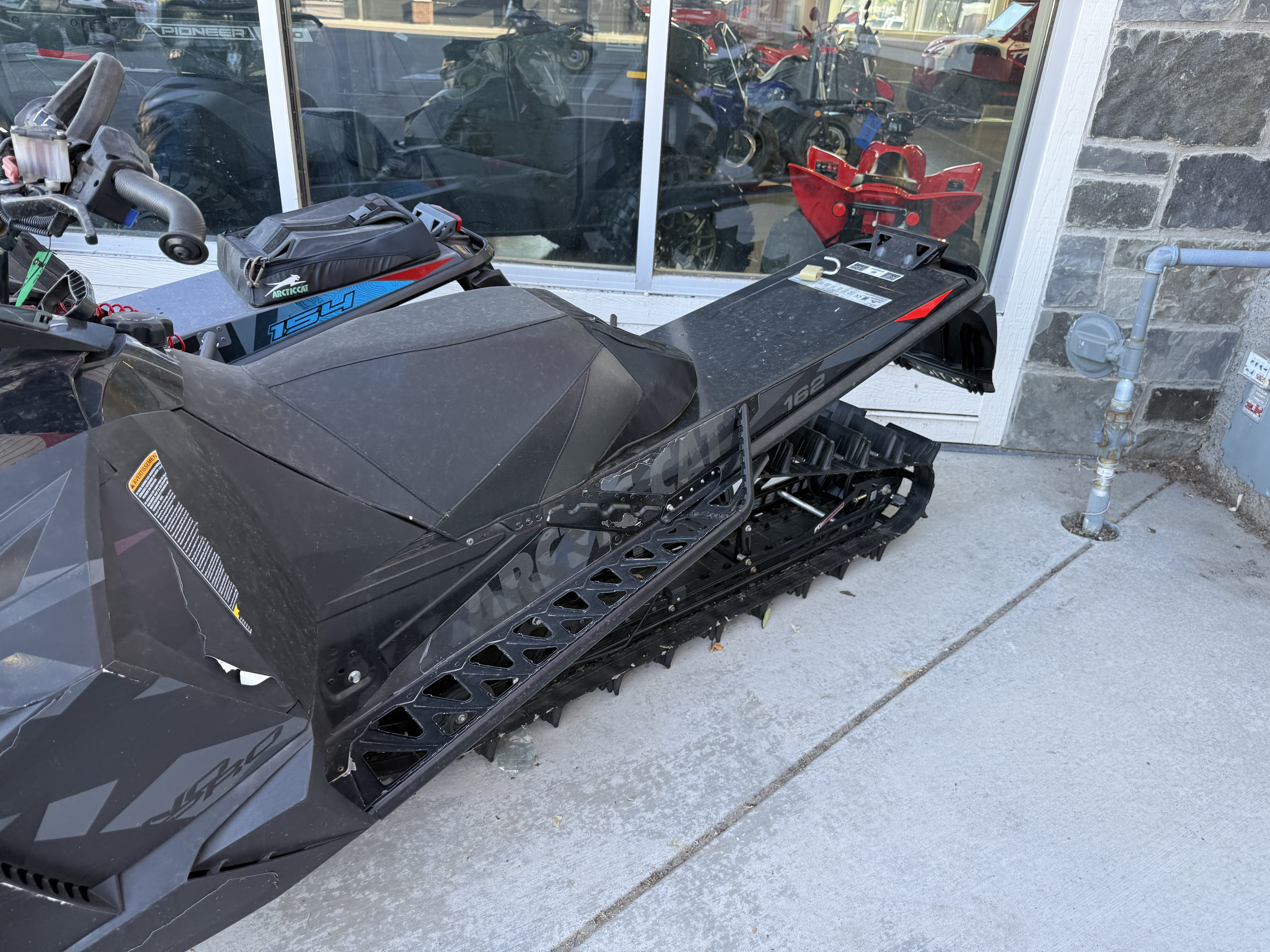 2016 ARCTIC CAT M 8000 SNOWMOBILE
