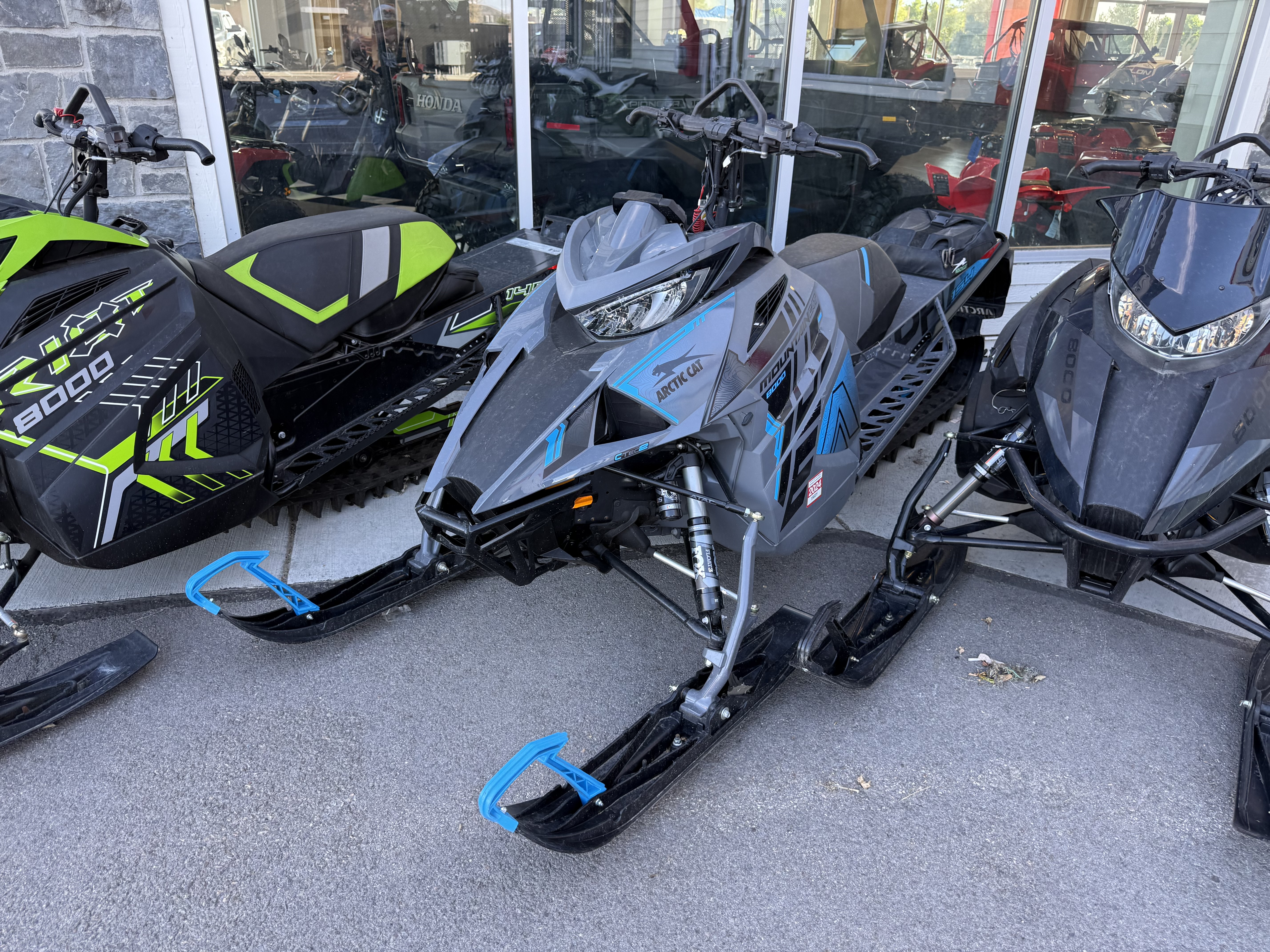 2022 ARCTIC CAT M 8000 Mountain Cat Alpha One SNOWMOBILE