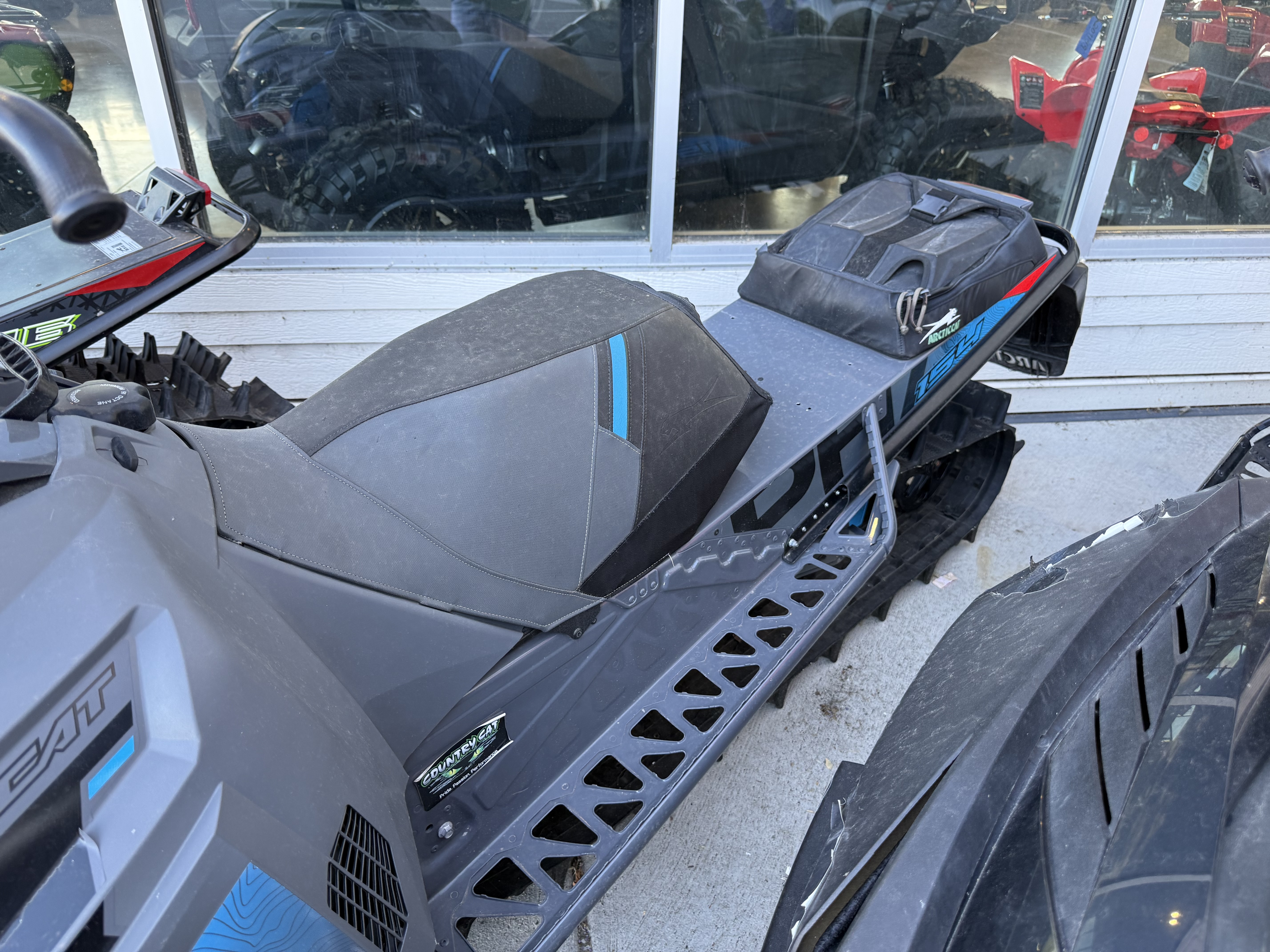 2022 ARCTIC CAT M 8000 Mountain Cat Alpha One SNOWMOBILE