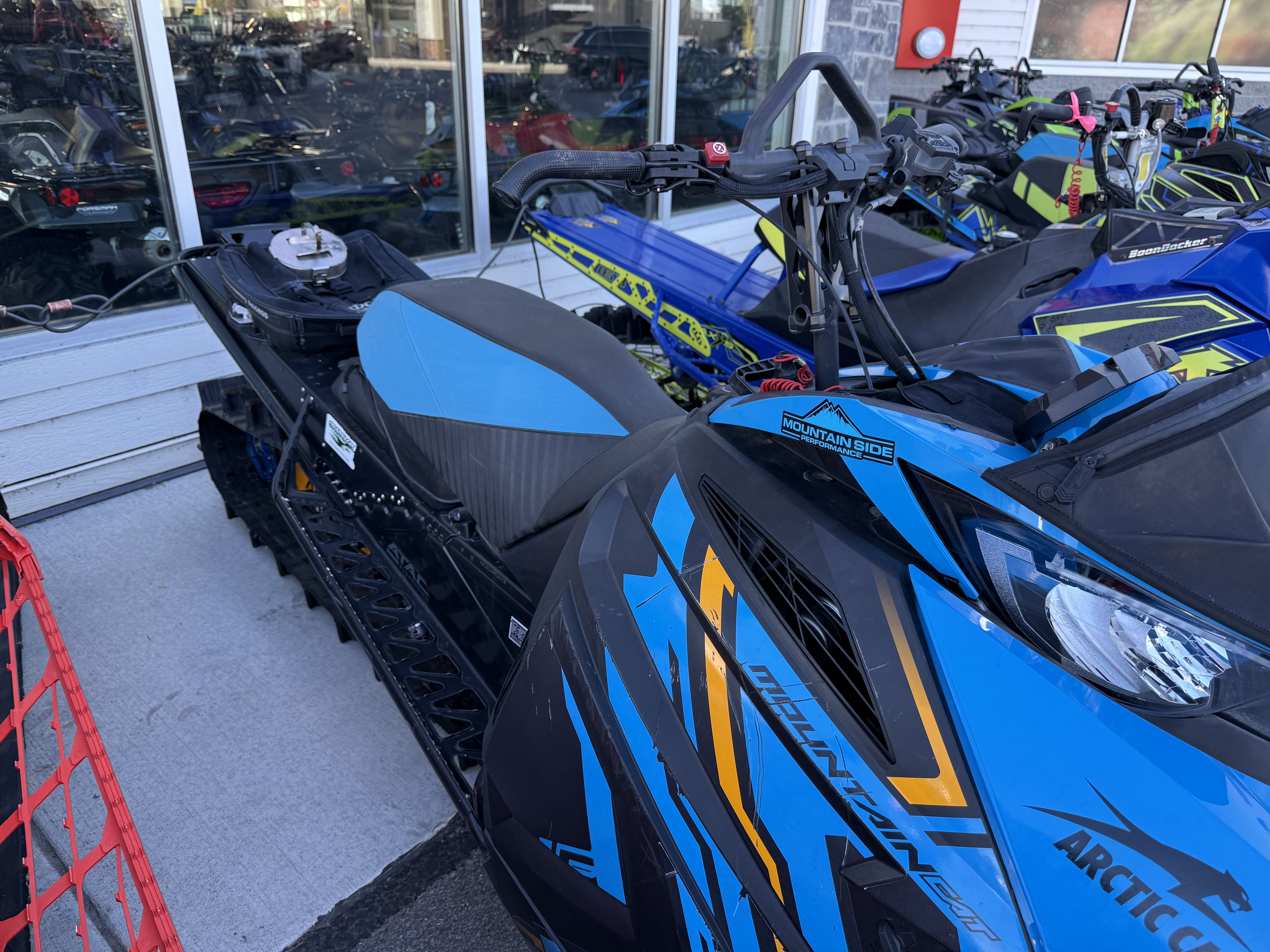2023 ARCTIC CAT M 8000 Mountain Cat Alpha One SNOWMOBILE