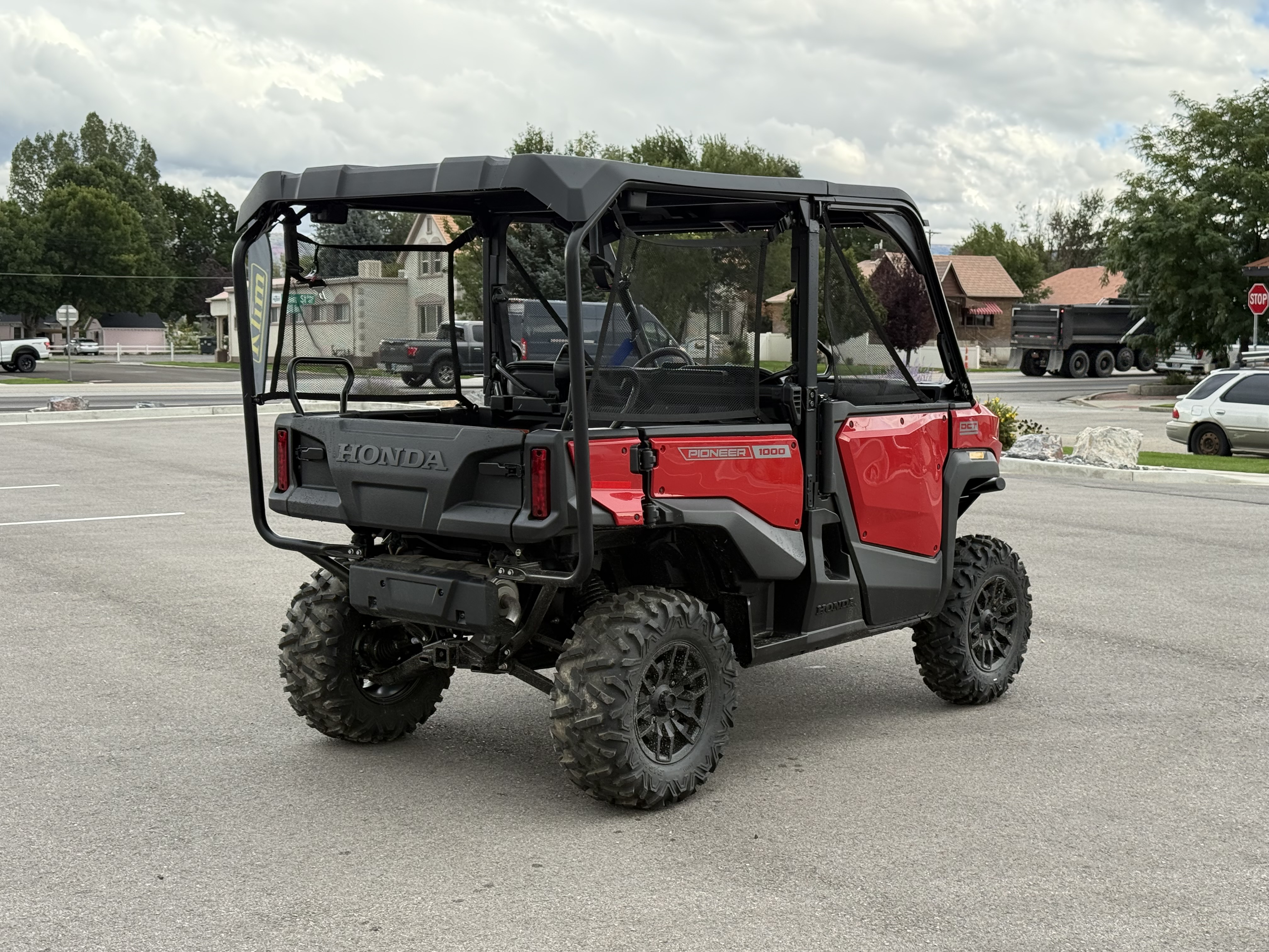 2026 HONDA PIONEER 1000-5 DELUXE UTV