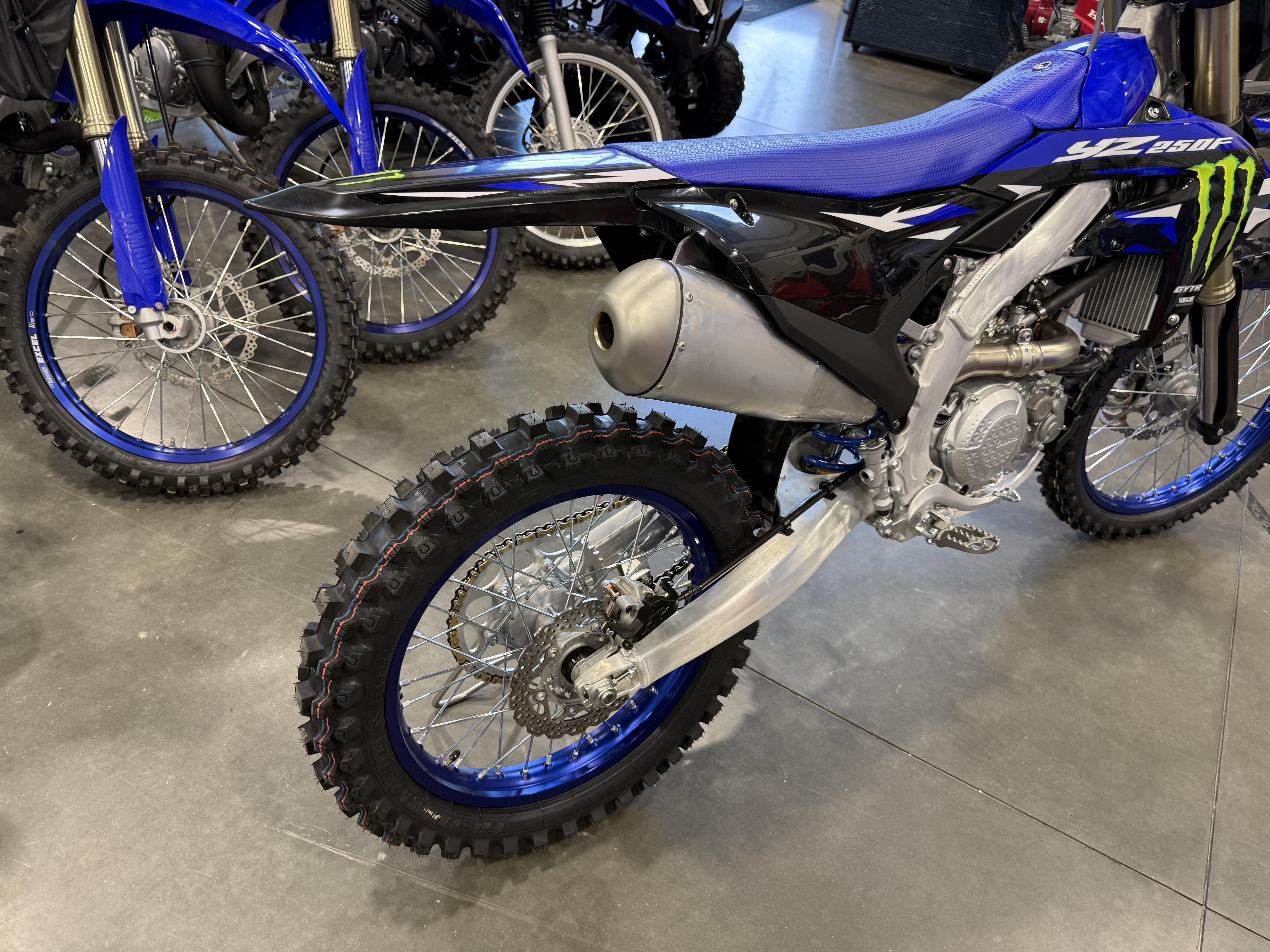 2027 YAMAHA YZ250F DIRT BIKE