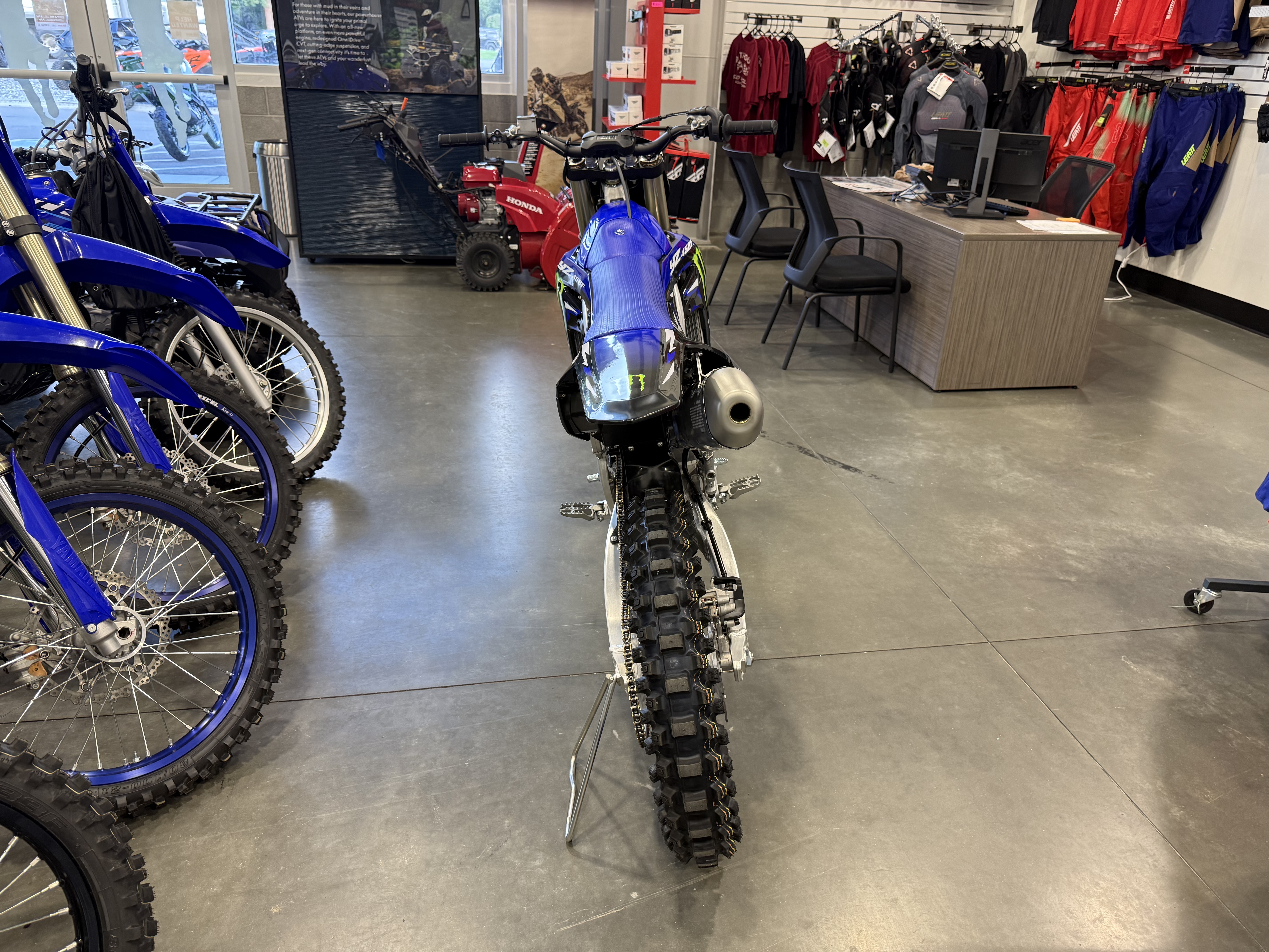 2027 YAMAHA YZ450F DIRT BIKE