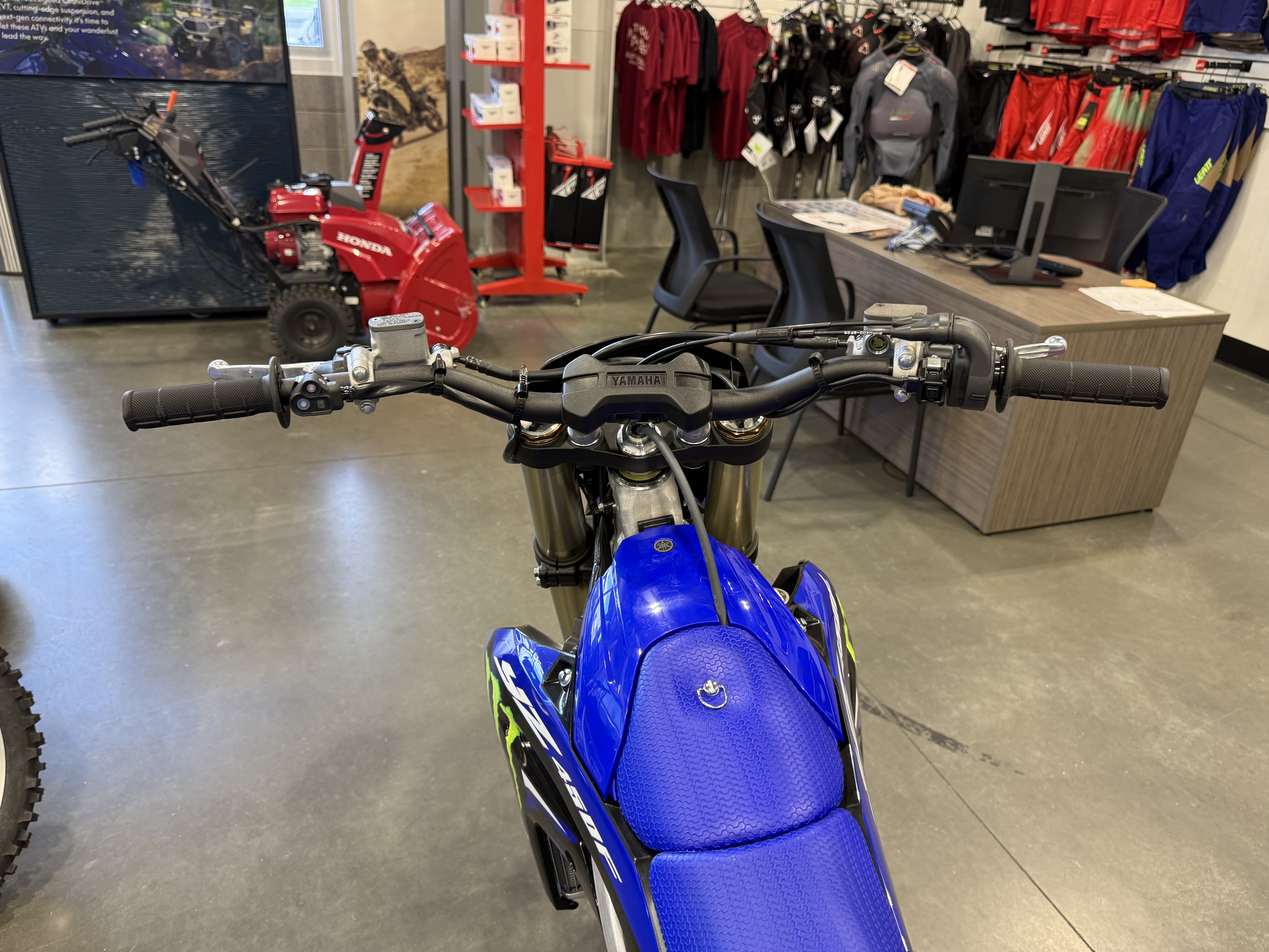 2027 YAMAHA YZ450F DIRT BIKE