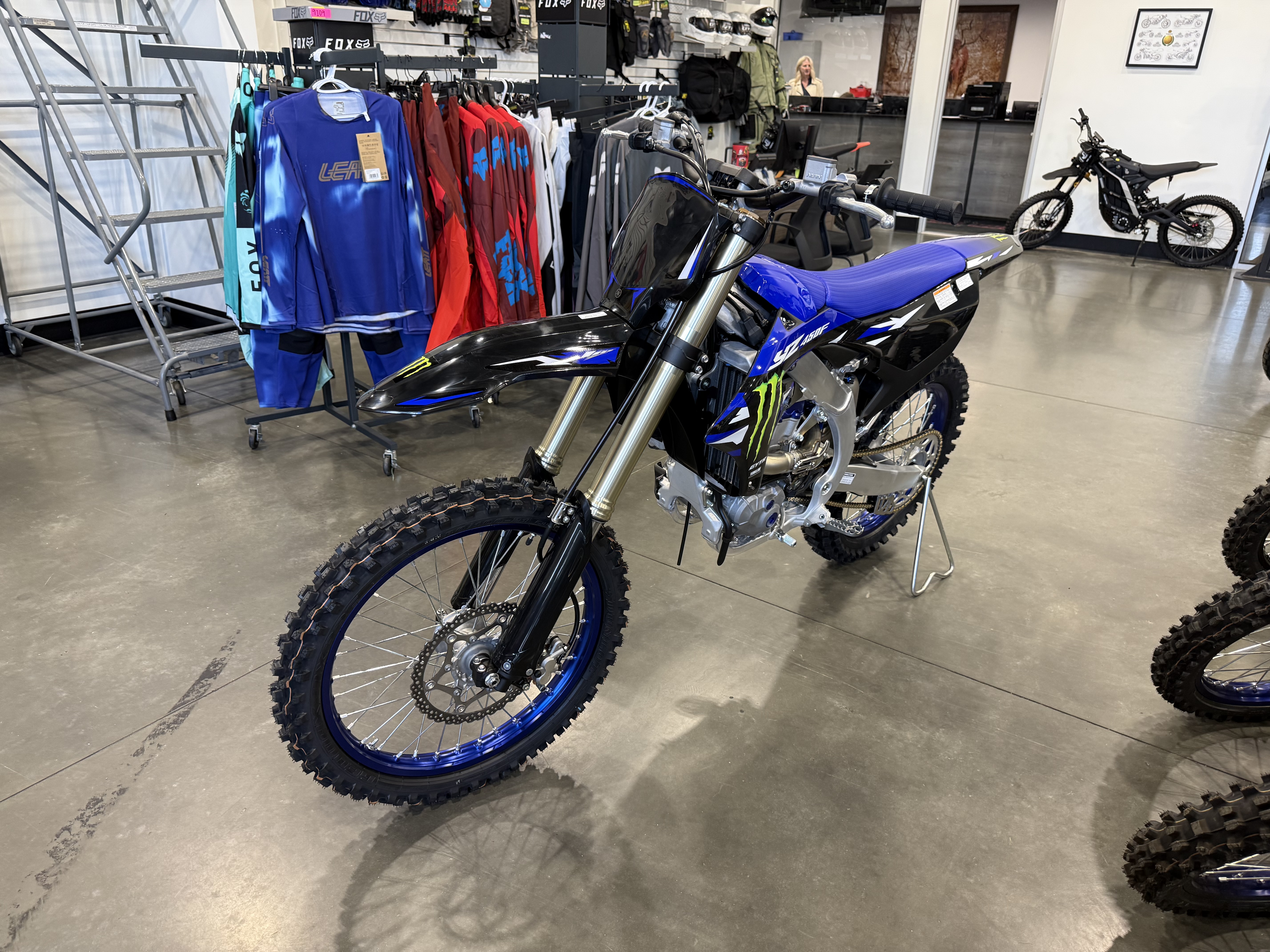 2027 YAMAHA YZ450F DIRT BIKE