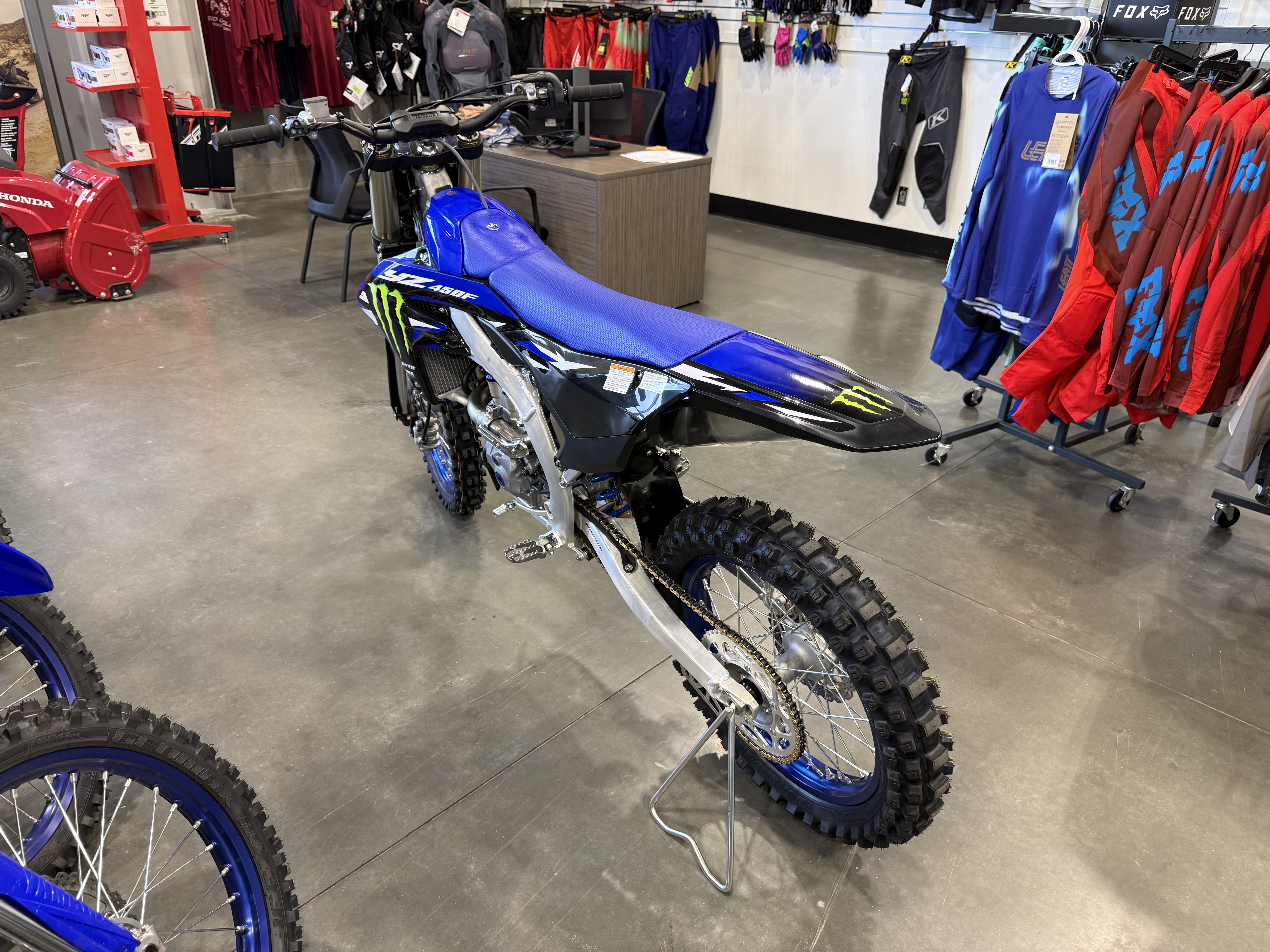 2027 YAMAHA YZ450F DIRT BIKE