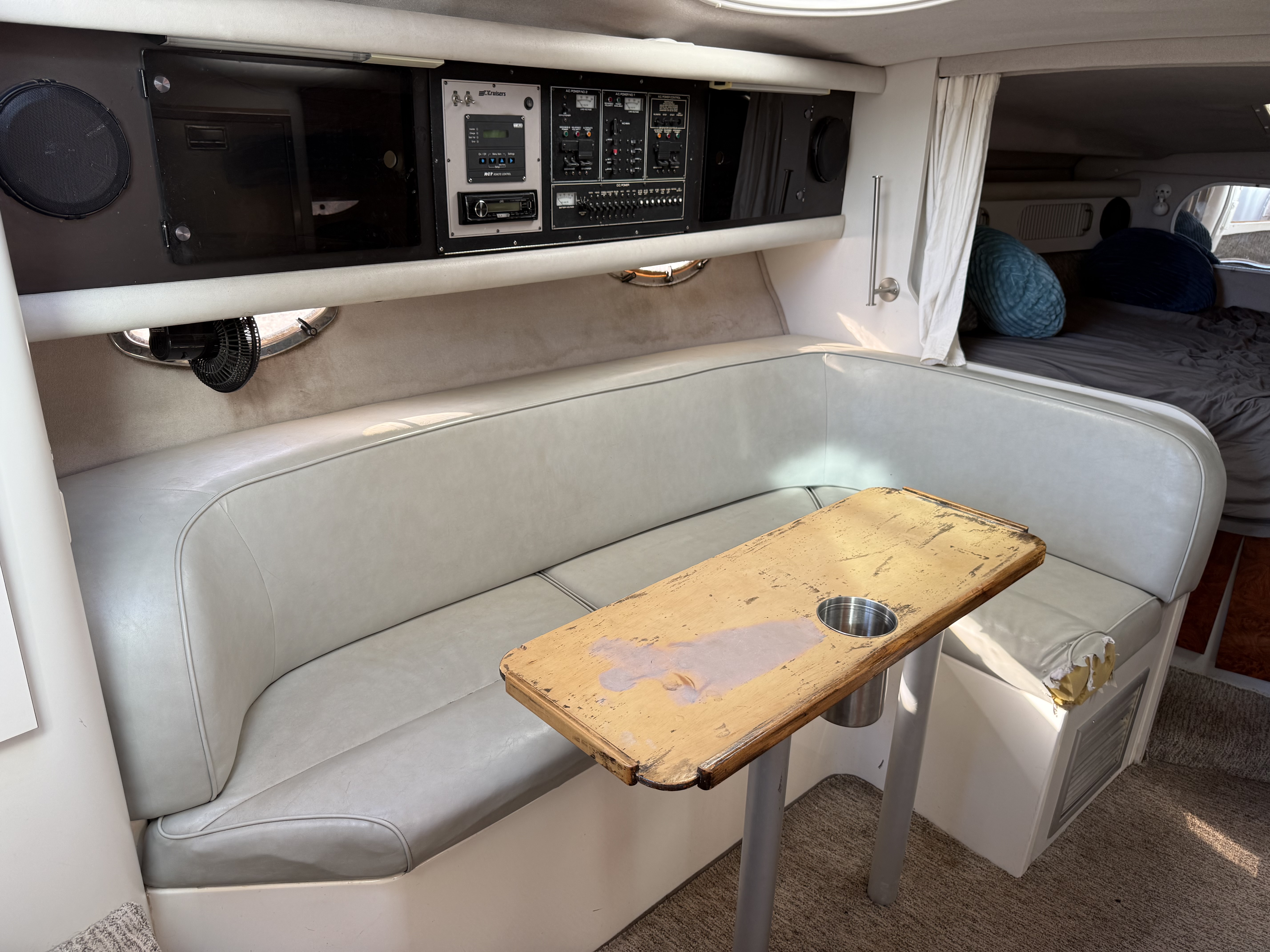 1994 CRUISER BOATS YACHTS 30701 WATERCRAFT