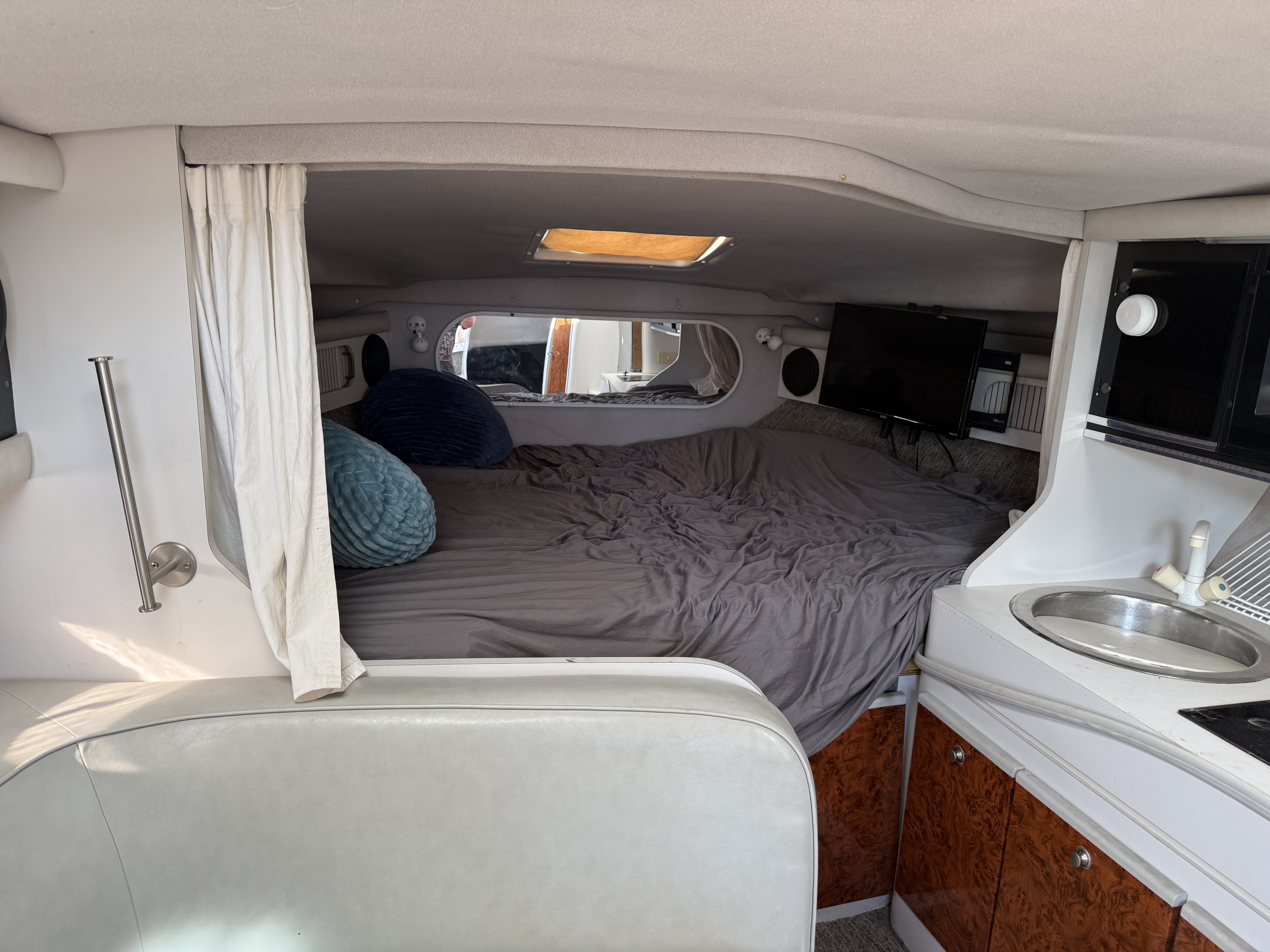 1994 CRUISER BOATS YACHTS 30701 WATERCRAFT