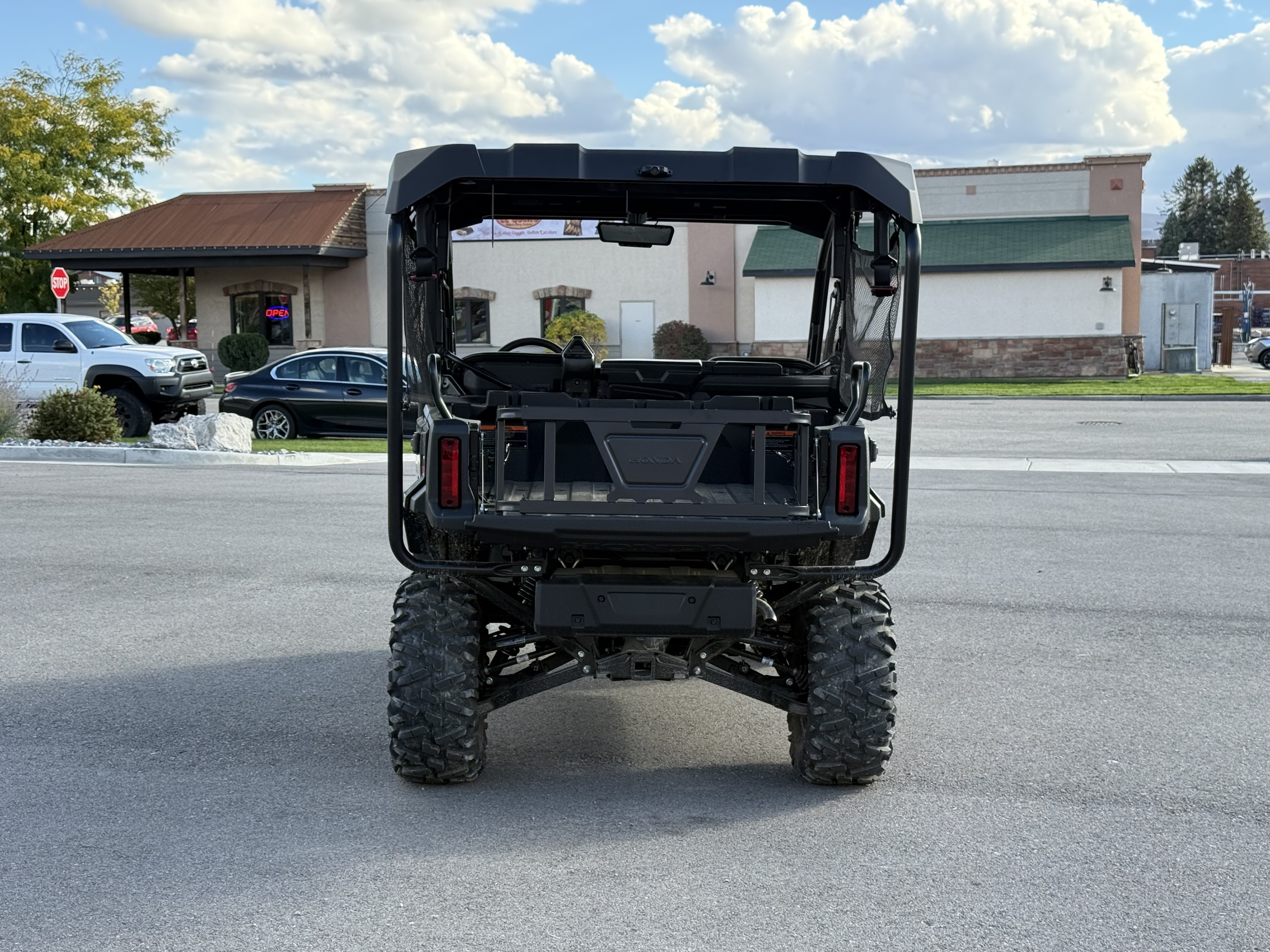 2026 HONDA PIONEER 1000-5 DELUXE UTV