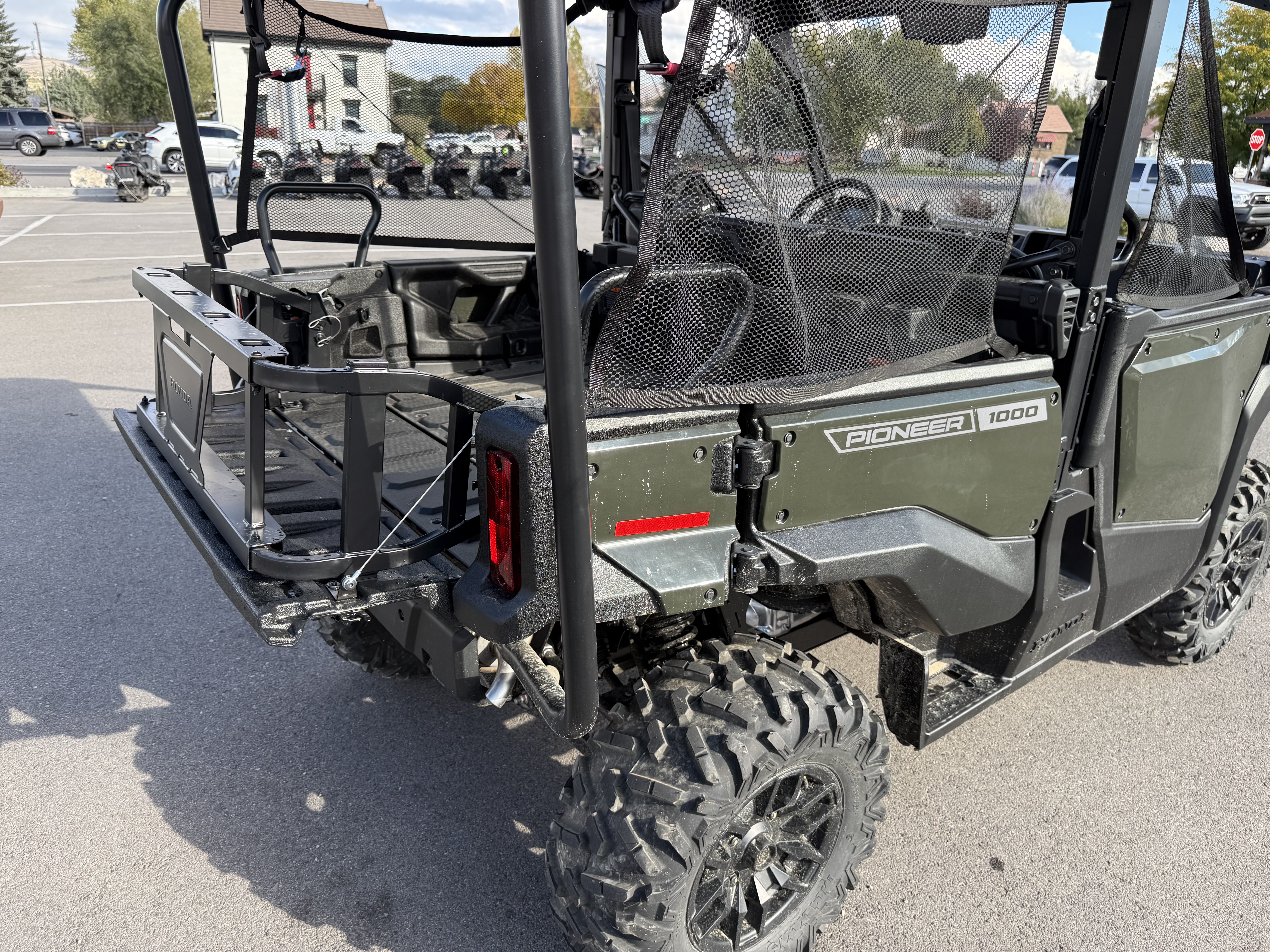 2026 HONDA PIONEER 1000-5 DELUXE UTV
